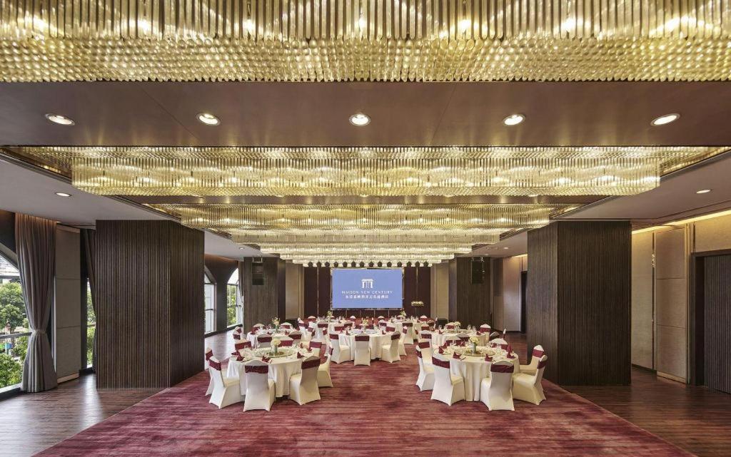 Maison New Century Hotel Dongguan Дунгуань Экстерьер фото