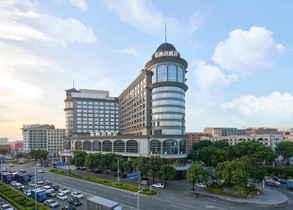 Maison New Century Hotel Dongguan Дунгуань Экстерьер фото